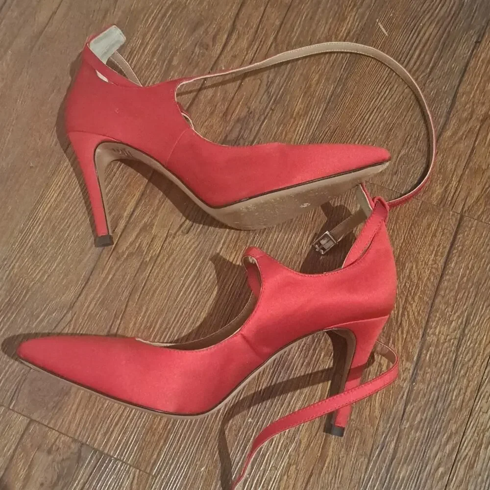 LEWIT made it Italy 39.5 strap heels, barely worn!